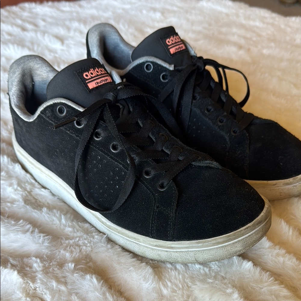 ☁️ Cloud Foam Adidas Black Sneakers Classic Low-Top Design
